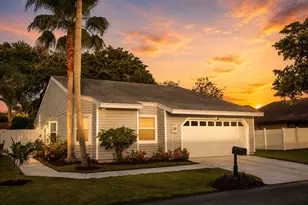 8 Hawthorne Ln, Boynton Beach, FL 33426 - Photo 1
