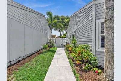 8 Hawthorne Lane, Boynton Beach, FL 33426 - Photo 7