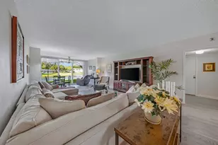3611 Oaks Clubhouse Dr, Pompano Beach, FL 33069 - Photo 5