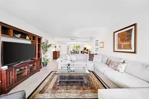 3611 Oaks Clubhouse Dr, Pompano Beach, FL 33069 - Photo 11