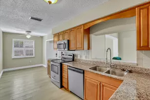 10270 NW 24th Ct, Sunrise, FL 33322 - Photo 13
