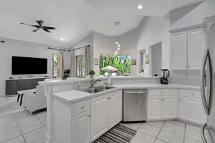 13709 Columbine Ave, Wellington, FL 33414 - Photo 11