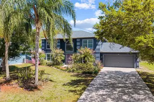 813 Evernia St, Sebastian, FL 32958 - Photo 3