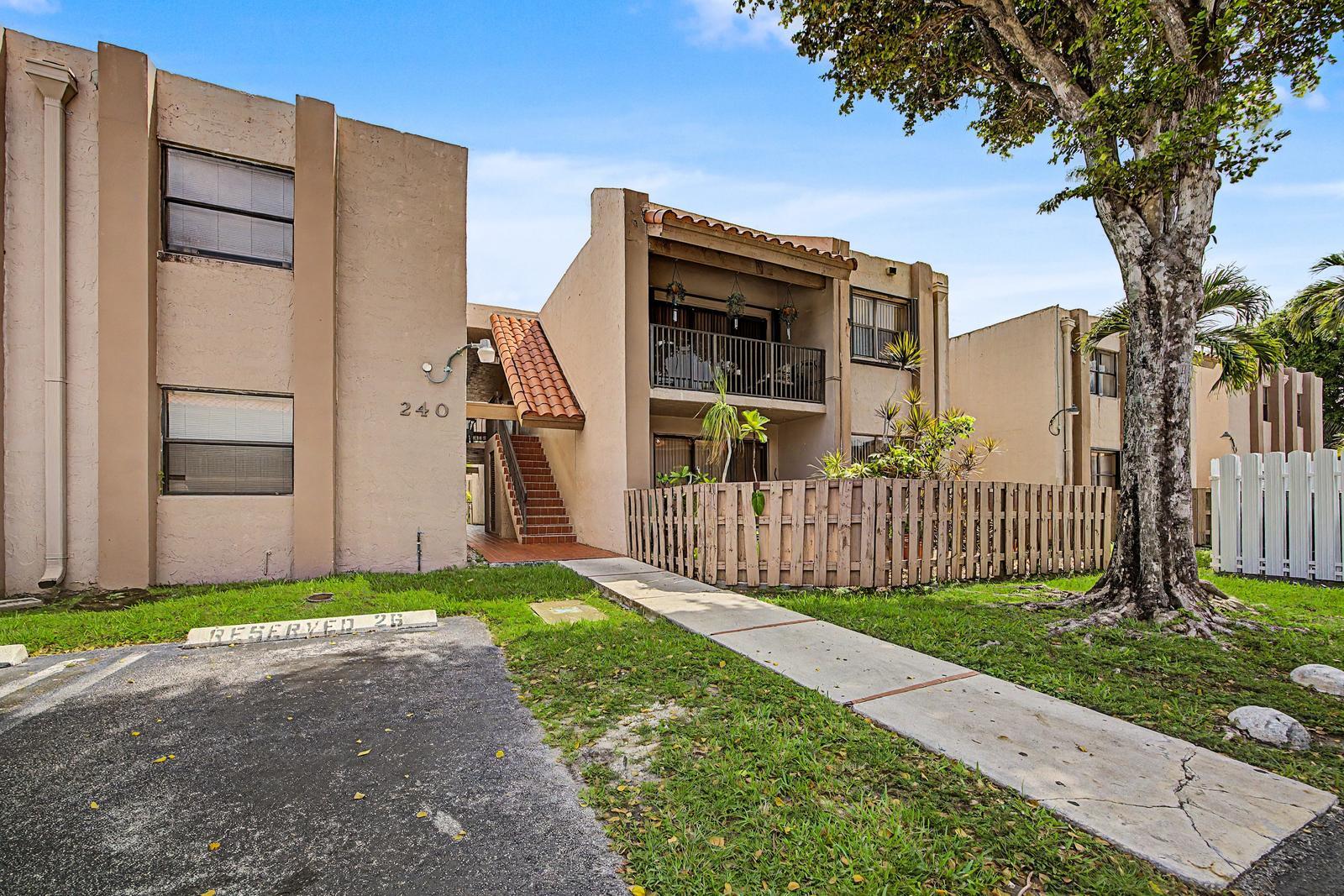 240 W Park Dr #201-4 - 240 W Park Dr #201-4, Miami, FL 33172 Luxury Property | Jose Angel Pina