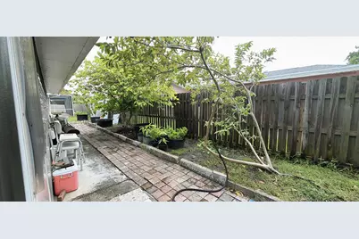 2000 NW 70th Lane, Margate, FL 33063 - Photo 11