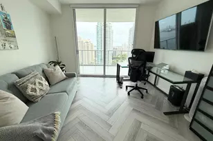 300 S Biscayne Blvd, Miami, FL 33131 - Photo 9
