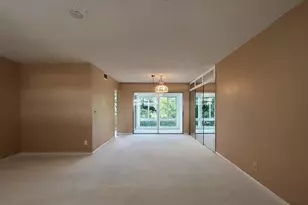 21 Colonial Club Dr, Boynton Beach, FL 33435 - Photo 9