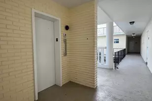 21 Colonial Club Dr, Boynton Beach, FL 33435 - Photo 3