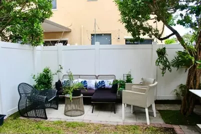 9207 W 33rd Lane, Hialeah, FL 33018 - Photo 17