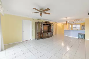 2334 S Cypress Bend Dr, Pompano Beach, FL 33069 - Photo 5