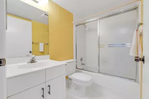 2334 S Cypress Bend Dr, Pompano Beach, FL 33069 - Photo 15