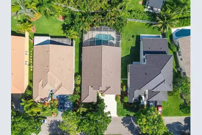 2016 Island Circle, Weston, FL 33326 - Photo 3