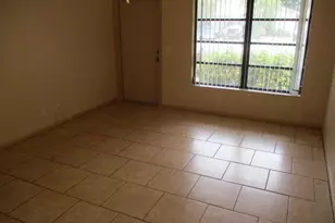 9077 E Highland Pines Dr, Palm Beach Gardens, FL 33418 - Photo 5