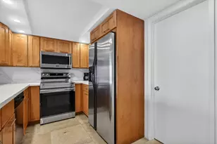 1717 N Bayshore Dr, Miami, FL 33132 - Photo 19
