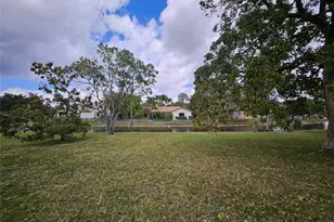 197 NW 113th Way, Coral Springs, FL 33071 - Photo 37