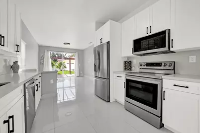 17021 NW 10th Street, Pembroke Pines, FL 33028 - Photo 11