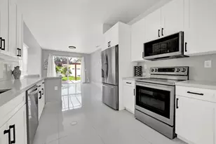 17021 NW 10th St, Pembroke Pines, FL 33028 - Photo 11