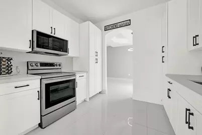 17021 NW 10th Street, Pembroke Pines, FL 33028 - Photo 9