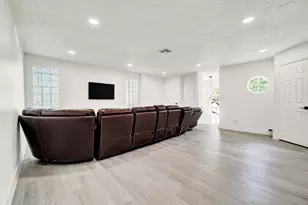 17021 NW 10th St, Pembroke Pines, FL 33028 - Photo 19