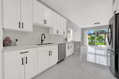 17021 NW 10th Street, Pembroke Pines, FL 33028 - Photo 11