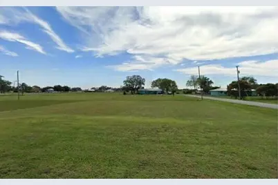 684 Avenue O, Moore Haven, FL 33471 - Photo 1