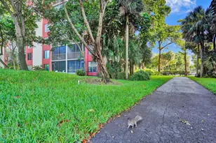 2200 S Cypress Bend Dr, Pompano Beach, FL 33069 - Photo 29