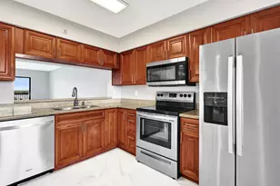 2200 S Cypress Bend Dr, Pompano Beach, FL 33069 - Photo 45
