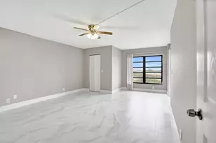 2200 S Cypress Bend Dr, Pompano Beach, FL 33069 - Photo 5