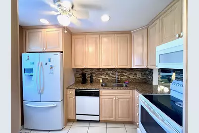 4090 Tivoli Court #301, Lake Worth, FL 33467 - Photo 9