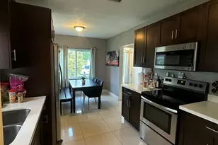 11150 Peachtree Dr, Miami, FL 33161 - Photo 9
