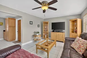 1851 NW 106th Ave, Pembroke Pines, FL 33026 - Photo 17