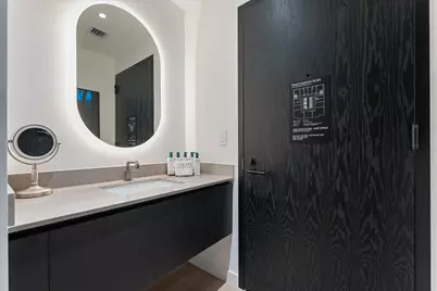 20 NE 11th Street #EXPH06A, Miami, FL 33132 - Photo 9