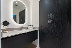 20 NE 11th St, Miami, FL 33132 - Photo 9