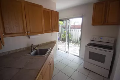 909 NE 12th Avenue, Pompano Beach, FL 33060 - Photo 5