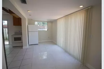 909 NE 12th Avenue, Pompano Beach, FL 33060 - Photo 3