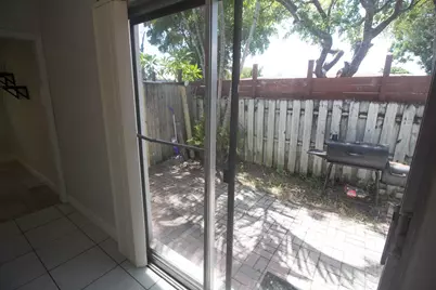 909 NE 12th Avenue, Pompano Beach, FL 33060 - Photo 7
