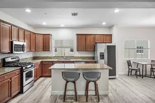 48 NW Hawthorne Pl, Boca Raton, FL 33432 - Photo 11