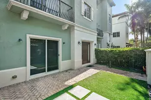 48 NW Hawthorne Pl, Boca Raton, FL 33432 - Photo 5