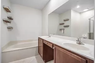 48 NW Hawthorne Pl, Boca Raton, FL 33432 - Photo 23