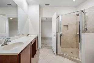 48 NW Hawthorne Pl, Boca Raton, FL 33432 - Photo 17