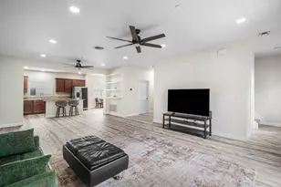 48 NW Hawthorne Pl, Boca Raton, FL 33432 - Photo 13