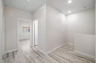 48 NW Hawthorne Pl, Boca Raton, FL 33432 - Photo 25