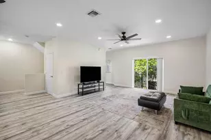 48 NW Hawthorne Pl, Boca Raton, FL 33432 - Photo 15