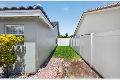 4481 NW 20th Avenue, Oakland Park, FL 33309 - Photo 37