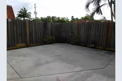 22 Springdale Circle, Palm Springs, FL 33461 - Photo 5