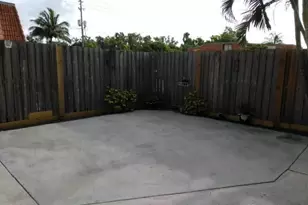 22 Springdale Cir, Palm Springs, FL 33461 - Photo 5