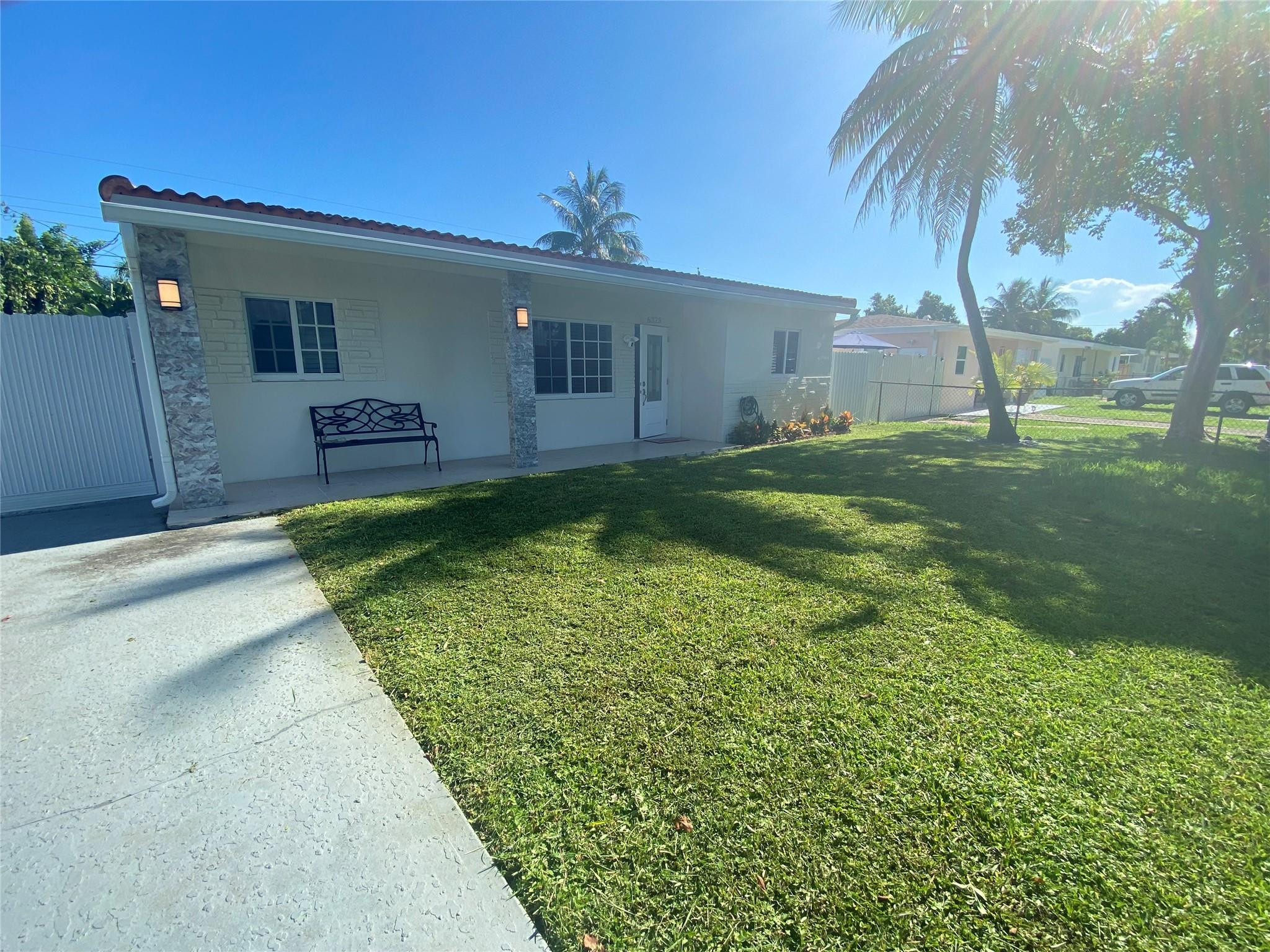 6325 Grant Ct - 6325 Grant Ct, Hollywood, FL 33024 Luxury Property | Jose Angel Pina