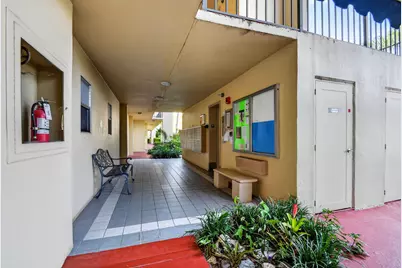 3590 Via Poinciana #311, Lake Worth, FL 33467 - Photo 3