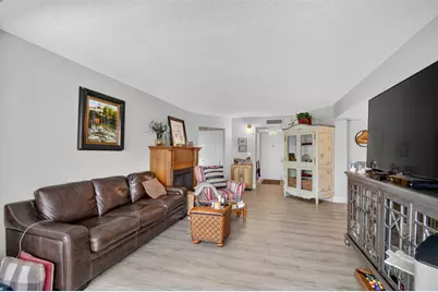 3590 Via Poinciana #311, Lake Worth, FL 33467 - Photo 9