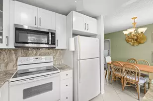 265 Newport R Dr, Deerfield Beach, FL 33442 - Photo 5